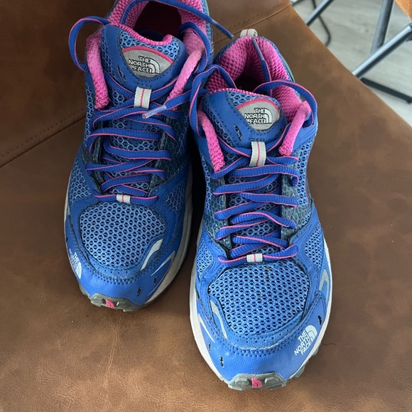 Women’s Size 8 Northface Shoes - Picture 3 of 8